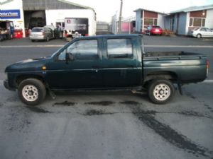 Wrecking nissan navara d21