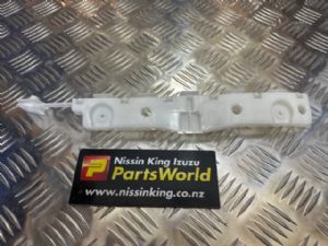 Nissan NV200 VM20 2009-2013 LR Bumper Retainer
