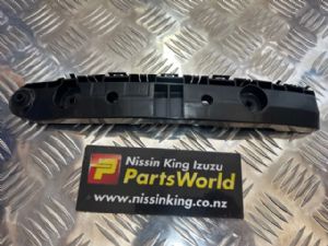 Nissan Juke F15 2012-on LR Bumper Retainer