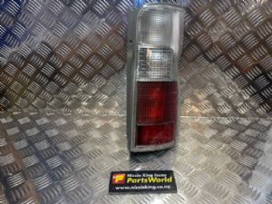 Nissan Caravan Homy E25 2001-2006 R Tail Light