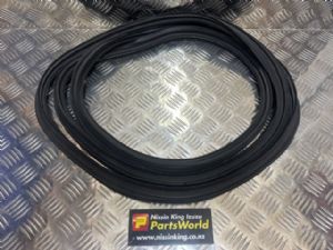 Nissan Xtrail T31 4WD 2008-2013 Tailgate Rubber