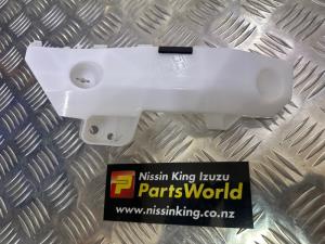Isuzu D Max TFS85 4WD 2017--> LF Bumper Retainer