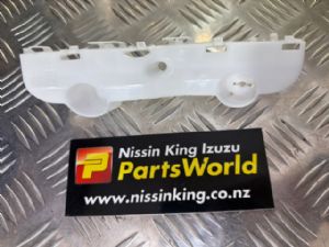 Nissan Navara D23 MNT 4WD 08/2015-2021 RF Bumper Retainer
