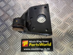 Isuzu D Max TFS85 4WD 2012-12/2015 RF Axle Bracket
