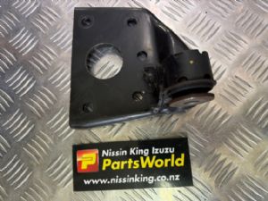 Isuzu D Max TFS85 4WD 2017--> LF Axle Bracket