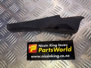 Nissan Serena C26L 2015-2016 L Windscreen Mould