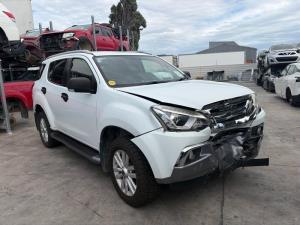 Isuzu MU-X UCS85 2017-->